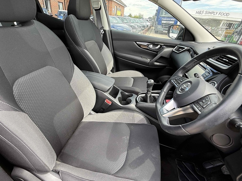 Nissan Qashqai Qashqai 1.3 DIG-T N-Connecta Euro 6 (s/s) 5dr - U10002826