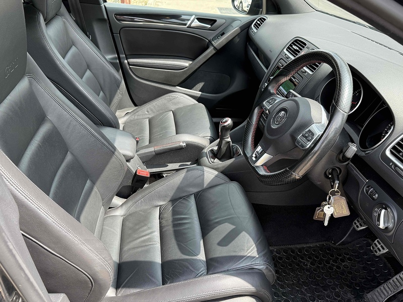 Volkswagen Golf GTI - U10002876