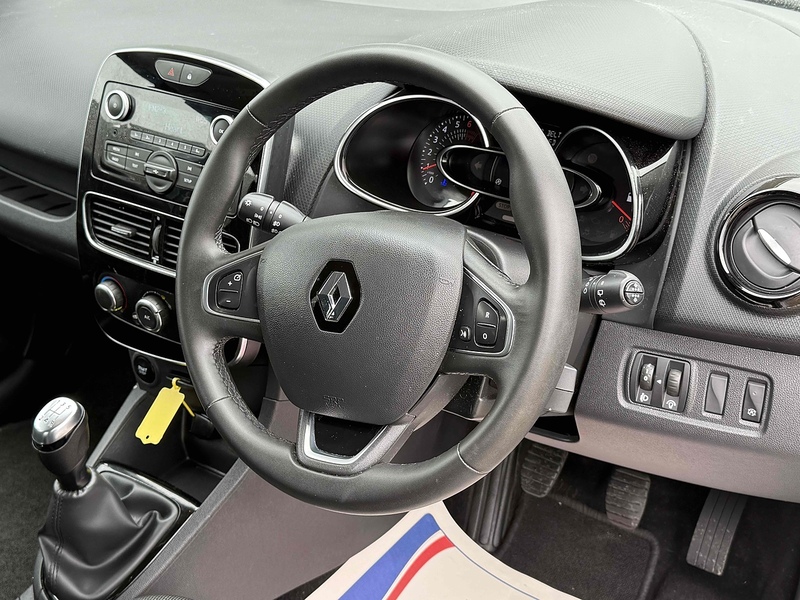 Renault Clio Clio 0.9 TCe Play Euro 6 (s/s) 5dr - U10002889