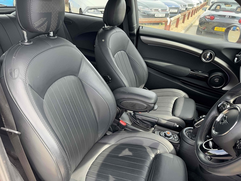 MINI Hatch Hatch 1.5 Cooper Exclusive Steptronic Euro 6 (s/s) 3dr - U10002958