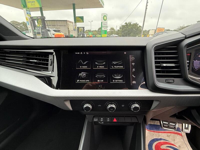 Audi A1 1.0 TFSI 30 S line Sportback S Tronic Euro 6 (s/s) 5dr - U10002961