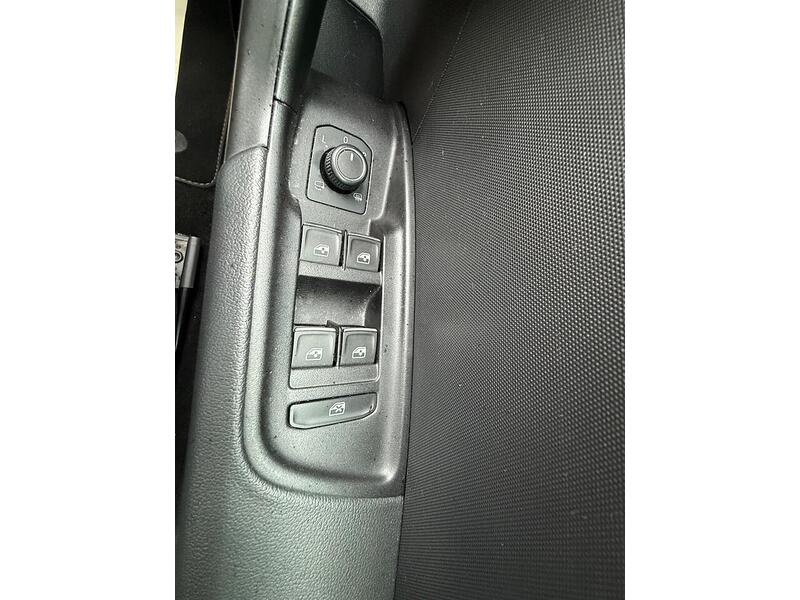 Audi A1 1.0 TFSI 30 S line Sportback S Tronic Euro 6 (s/s) 5dr - U10002961