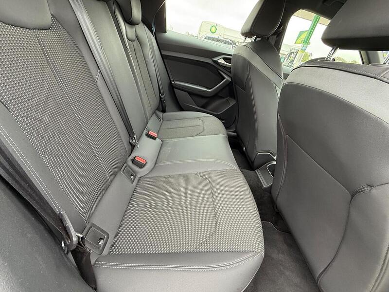 Audi A1 1.0 TFSI 30 S line Sportback S Tronic Euro 6 (s/s) 5dr - U10002961