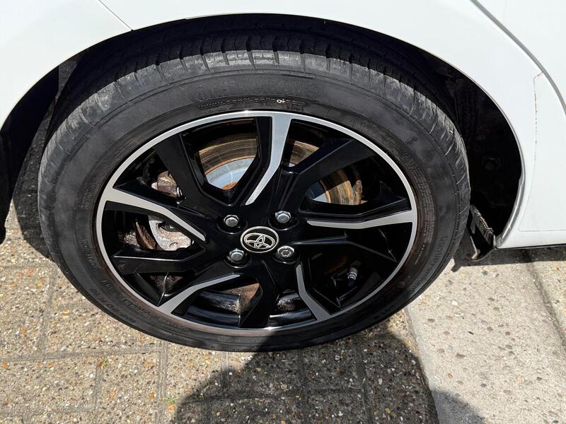 Toyota Yaris Yaris 1.5 VVT-h Design E-CVT Euro 6 (s/s) 5dr - U10002992