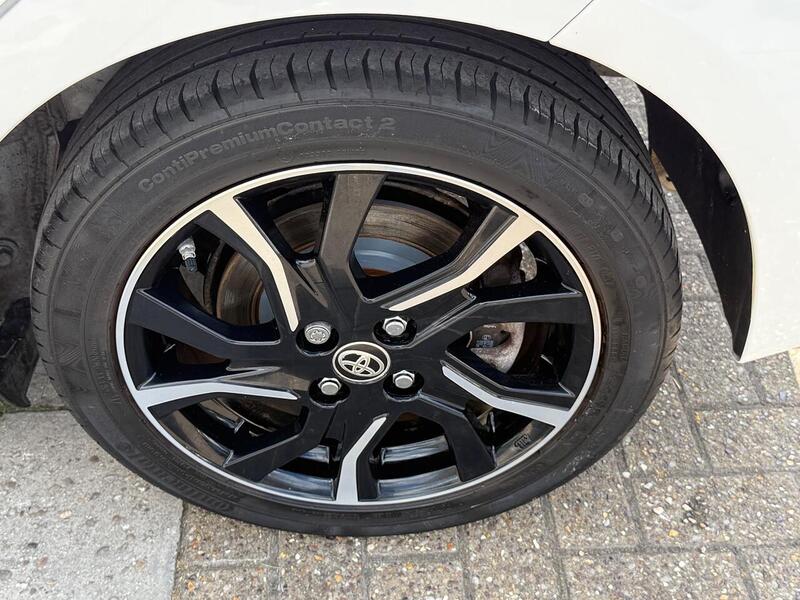 Toyota Yaris Yaris 1.5 VVT-h Design E-CVT Euro 6 (s/s) 5dr - U10002992