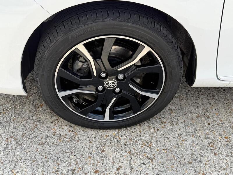 Toyota Yaris Yaris 1.5 VVT-h Design E-CVT Euro 6 (s/s) 5dr - U10002992
