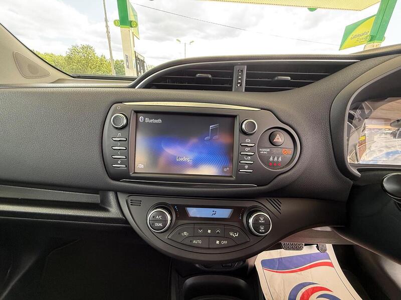 Toyota Yaris Yaris 1.5 VVT-h Design E-CVT Euro 6 (s/s) 5dr - U10002992