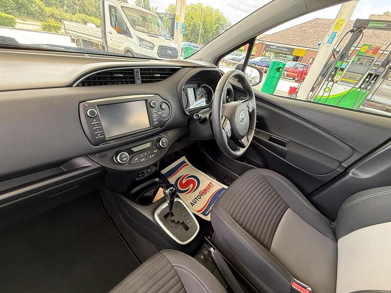 Toyota Yaris Yaris 1.5 VVT-h Design E-CVT Euro 6 (s/s) 5dr - U10002992