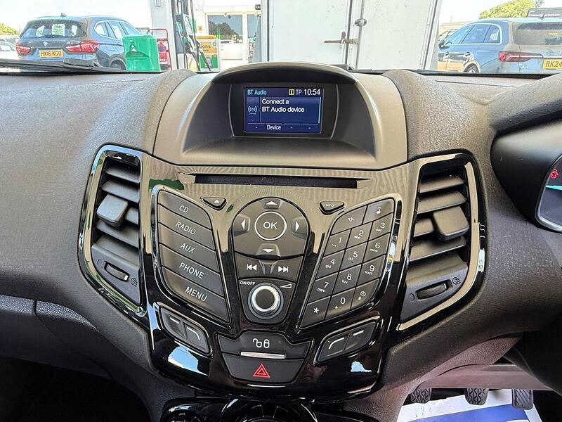 Ford Fiesta 1.25 Zetec Hatchback 5dr Petrol Manual Euro 6 (82 ps) - U10003003