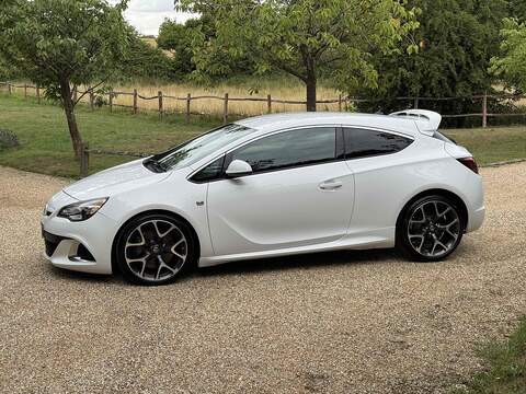 Vauxhall Astra GTC 2.0T VXR Coupe 3dr Petrol Manual Euro 5 (s/s) (280 ps) - U10003016