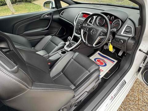 Vauxhall Astra GTC 2.0T VXR Coupe 3dr Petrol Manual Euro 5 (s/s) (280 ps) - U10003016