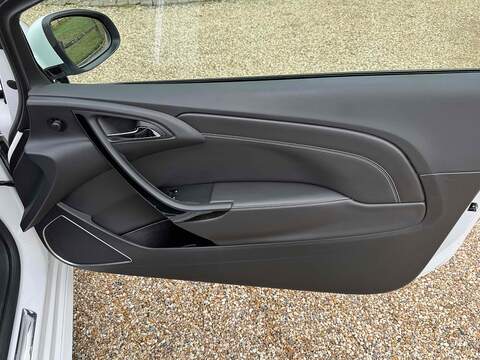 Vauxhall Astra GTC 2.0T VXR Coupe 3dr Petrol Manual Euro 5 (s/s) (280 ps) - U10003016
