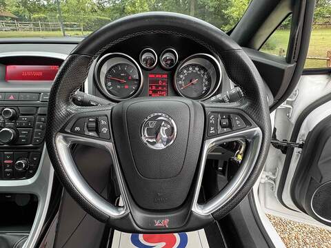 Vauxhall Astra GTC 2.0T VXR Coupe 3dr Petrol Manual Euro 5 (s/s) (280 ps) - U10003016