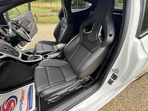 Vauxhall Astra GTC 2.0T VXR Coupe 3dr Petrol Manual Euro 5 (s/s) (280 ps) - U10003016