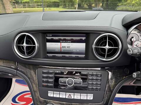 Mercedes-Benz SL 3.5 SL350 V6 BlueEfficiency Convertible 2dr Petrol G-Tronic Euro 5 (s/s) (306 ps) - U10003023