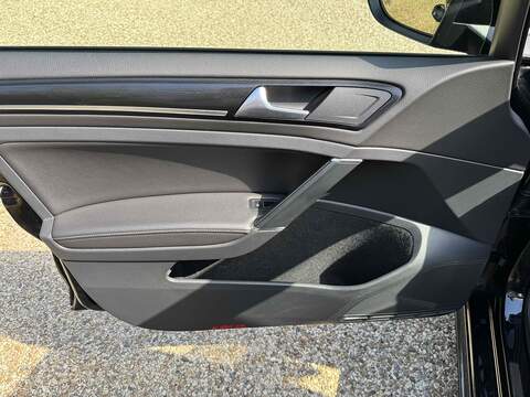 Volkswagen Golf 2.0 TSI R Hatchback 5dr Petrol DSG 4Motion Euro 6 (s/s) (310 ps) - U10003028