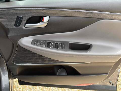 Hyundai Santa Fe 2.2 CRDi Premium SE SUV 5dr Diesel Auto 4WD Euro 6 (s/s) 7 Seat (200 ps) - U10003031