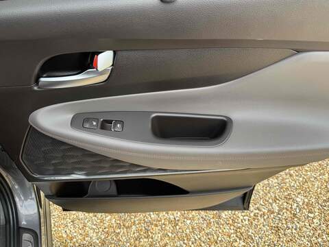 Hyundai Santa Fe 2.2 CRDi Premium SE SUV 5dr Diesel Auto 4WD Euro 6 (s/s) 7 Seat (200 ps) - U10003031