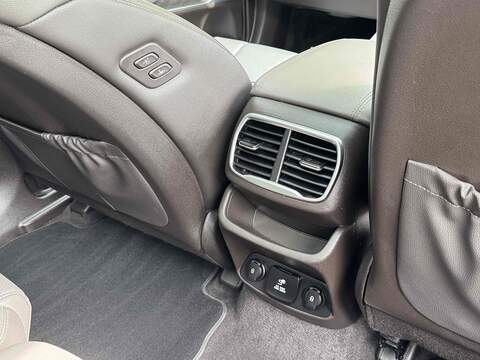 Hyundai Santa Fe 2.2 CRDi Premium SE SUV 5dr Diesel Auto 4WD Euro 6 (s/s) 7 Seat (200 ps) - U10003031