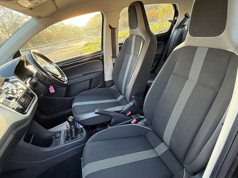 Volkswagen up! 1.0 High up! Hatchback 5dr Petrol Manual Euro 6 (90 ps) - U10003075