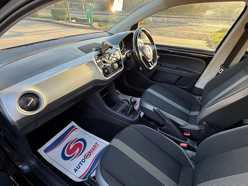 Volkswagen up! 1.0 High up! Hatchback 5dr Petrol Manual Euro 6 (90 ps) - U10003075