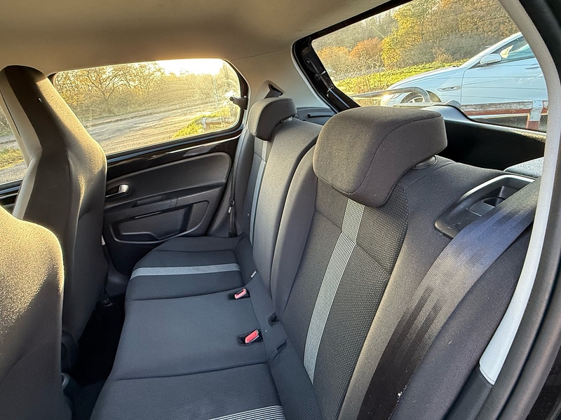 Volkswagen up! 1.0 High up! Hatchback 5dr Petrol Manual Euro 6 (90 ps) - U10003075