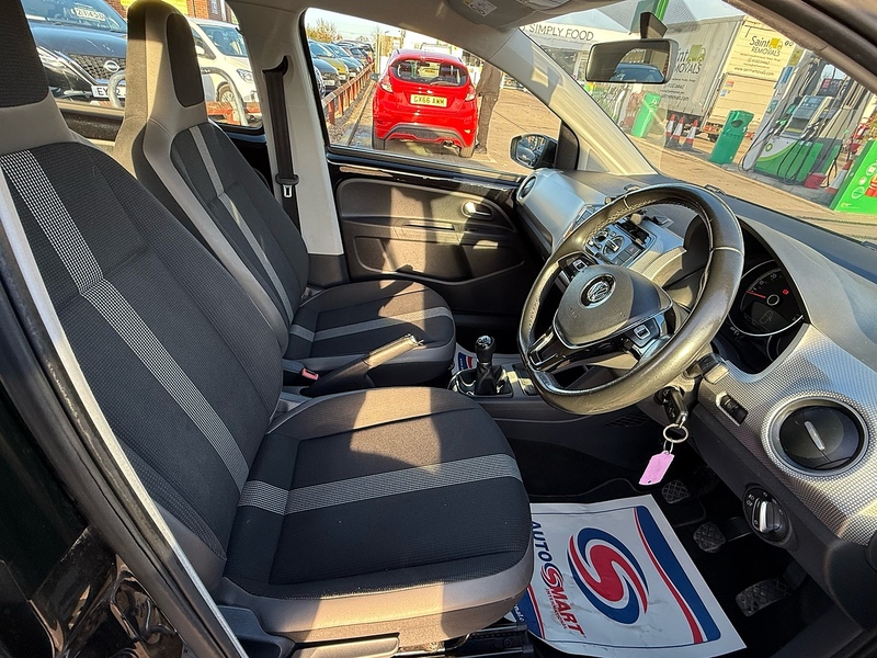 Volkswagen up! 1.0 High up! Hatchback 5dr Petrol Manual Euro 6 (90 ps) - U10003075