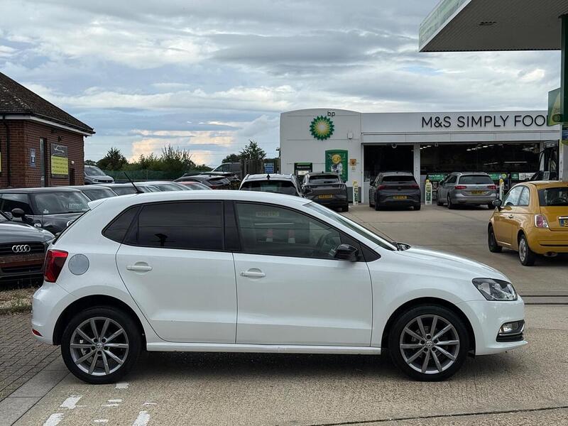 Volkswagen Polo 1.2 TSI BlueMotion Tech SE Design Hatchback 5dr Petrol Manual Euro 6 (s/s) (90 ps) - U10003081