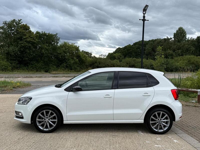 Volkswagen Polo 1.2 TSI BlueMotion Tech SE Design Hatchback 5dr Petrol Manual Euro 6 (s/s) (90 ps) - U10003081