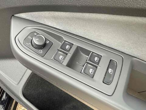 Volkswagen Golf 2.0 TSI R Hatchback 5dr Petrol DSG 4Motion Euro 6 (s/s) (320 ps) - U10003100