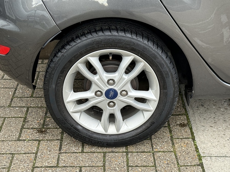 Ford Fiesta 1.25 Zetec Hatchback 5dr Petrol Manual Euro 6 (82 ps) - U10003111