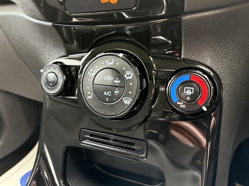 Ford Fiesta 1.25 Zetec Hatchback 5dr Petrol Manual Euro 6 (82 ps) - U10003111