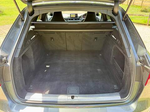 Audi RS4 Avant RS4 Avant Estate 2 Automatic Petrol - U10003113