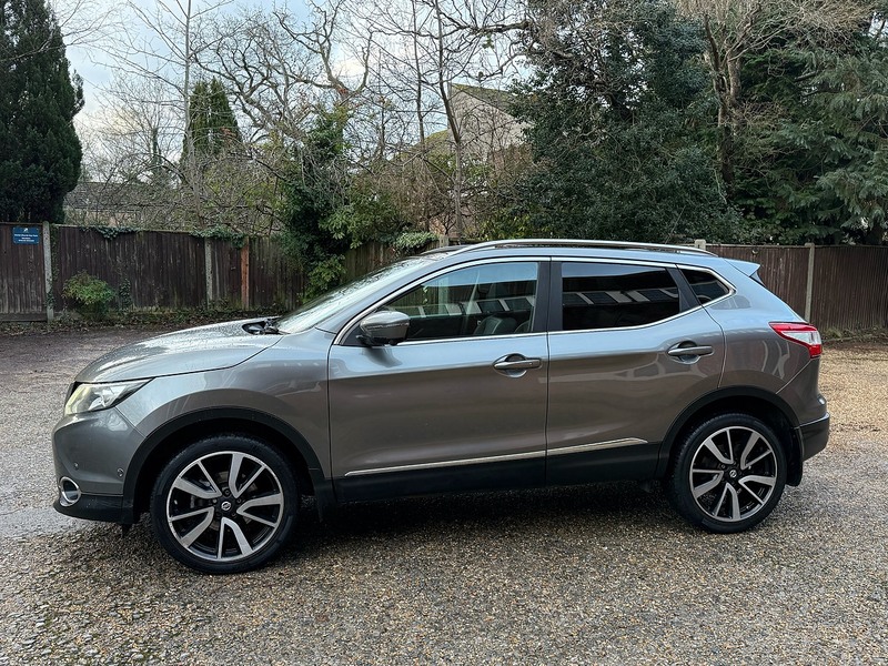 Nissan Qashqai DIG-T Tekna SUV 1.2 Automatic Petrol - U10003140