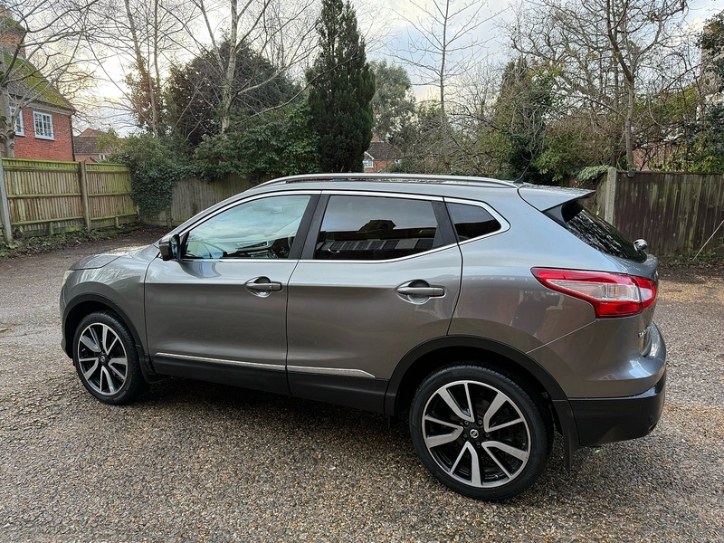 Nissan Qashqai DIG-T Tekna SUV 1.2 Automatic Petrol - U10003140