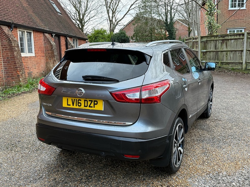Nissan Qashqai DIG-T Tekna SUV 1.2 Automatic Petrol - U10003140