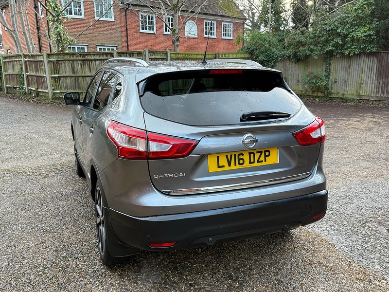 Nissan Qashqai DIG-T Tekna SUV 1.2 Automatic Petrol - U10003140
