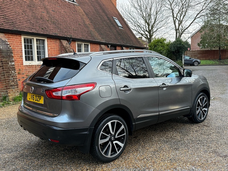 Nissan Qashqai DIG-T Tekna SUV 1.2 Automatic Petrol - U10003140