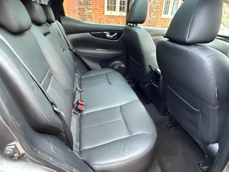 Nissan Qashqai DIG-T Tekna SUV 1.2 Automatic Petrol - U10003140