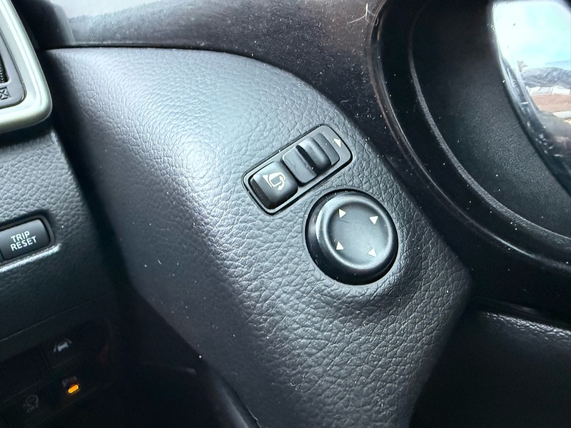 Nissan Qashqai DIG-T Tekna SUV 1.2 Automatic Petrol - U10003140