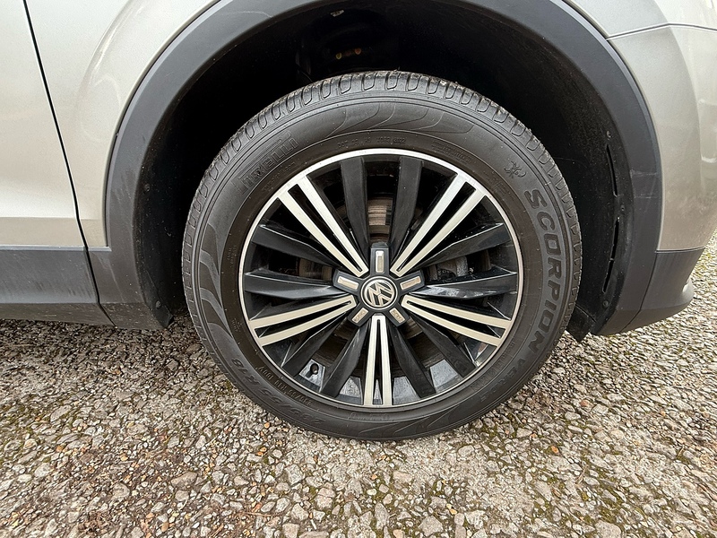 Volkswagen Tiguan 2.0 TDI BlueMotion Tech SE Navigation DSG 4Motion Euro 6 (s/s) 5dr - U10003159