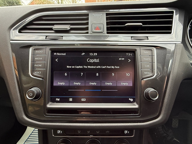 Volkswagen Tiguan 2.0 TDI BlueMotion Tech SE Navigation DSG 4Motion Euro 6 (s/s) 5dr - U10003159