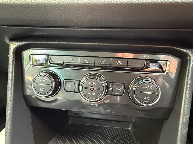 Volkswagen Tiguan 2.0 TDI BlueMotion Tech SE Navigation DSG 4Motion Euro 6 (s/s) 5dr - U10003159