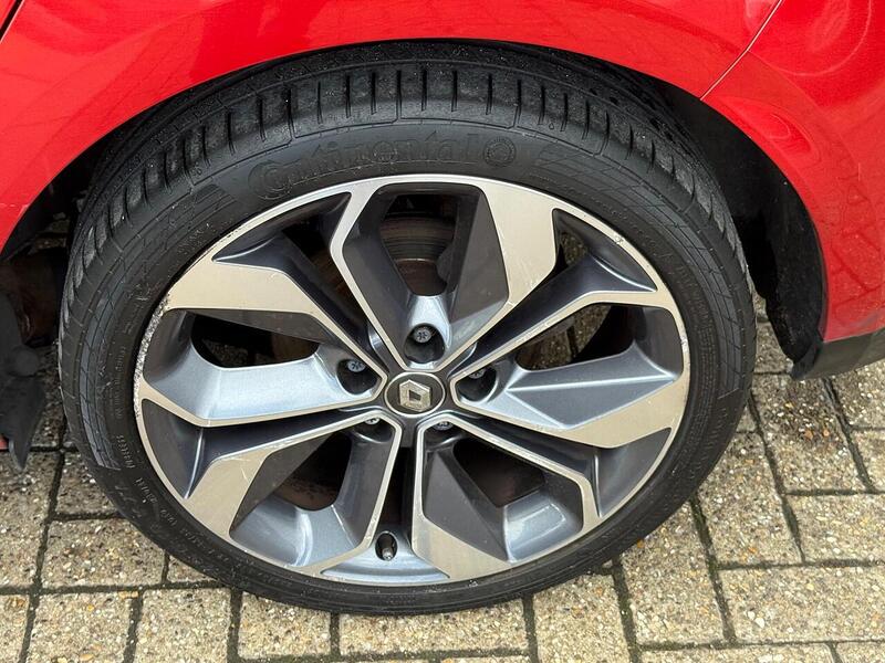 Renault Megane 1.2 TCe Signature Nav Hatchback 5dr Petrol Manual Euro 6 (s/s) (130 ps) - U10003175