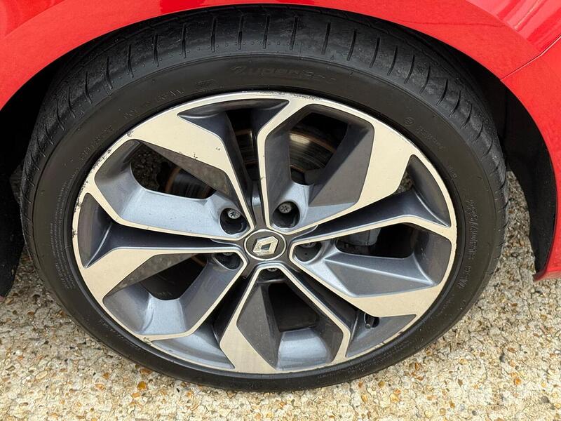 Renault Megane 1.2 TCe Signature Nav Hatchback 5dr Petrol Manual Euro 6 (s/s) (130 ps) - U10003175