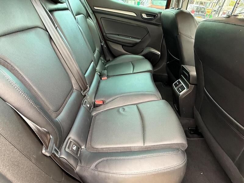 Renault Megane 1.2 TCe Signature Nav Hatchback 5dr Petrol Manual Euro 6 (s/s) (130 ps) - U10003175