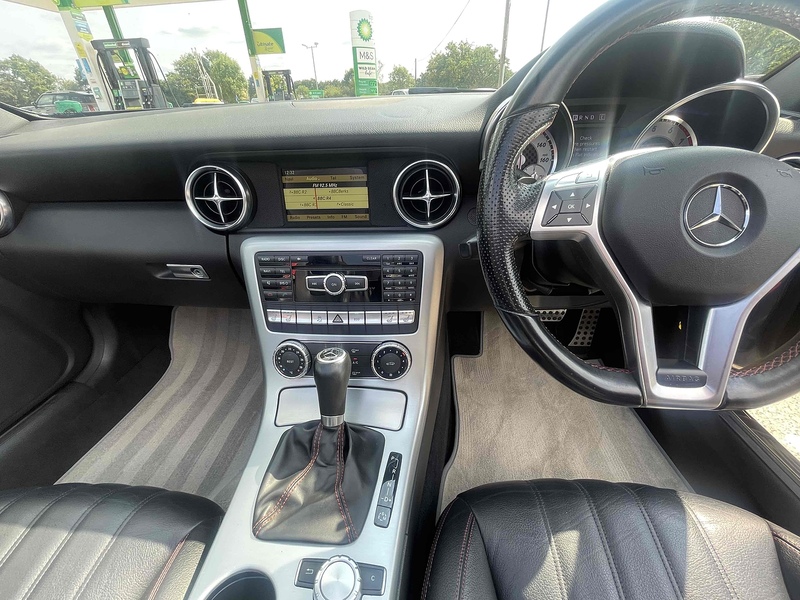 Mercedes-Benz SLK 1.8 SLK200 BlueEfficiency AMG Sport Convertible 2dr Petrol G-Tronic+ Euro 5 (s/s) (184 ps) - U10003179