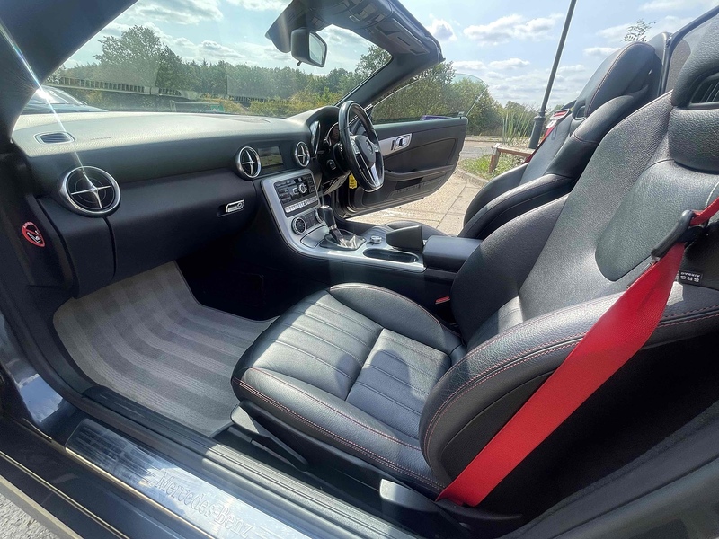 Mercedes-Benz SLK 1.8 SLK200 BlueEfficiency AMG Sport Convertible 2dr Petrol G-Tronic+ Euro 5 (s/s) (184 ps) - U10003179