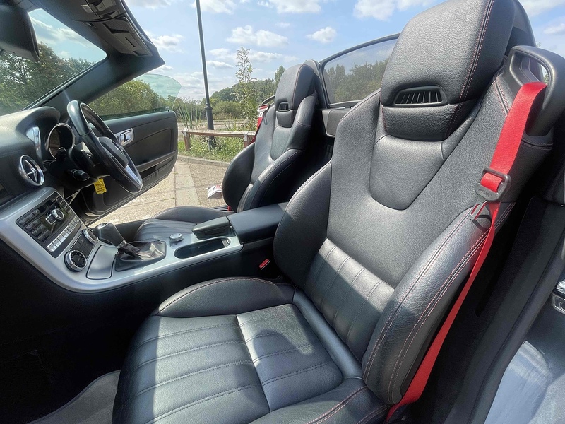 Mercedes-Benz SLK 1.8 SLK200 BlueEfficiency AMG Sport Convertible 2dr Petrol G-Tronic+ Euro 5 (s/s) (184 ps) - U10003179