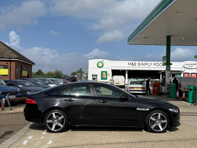 Jaguar XE 2.0d R-Sport Saloon 4dr Diesel Auto Euro 6 (s/s) (180 ps) - U10003190